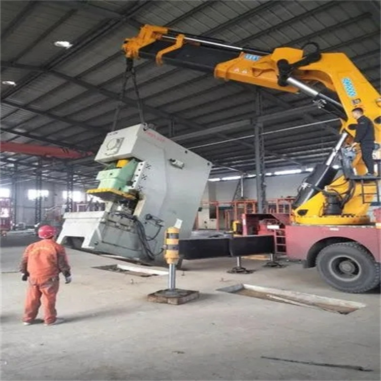 巴东80吨折臂吊车出租附近电话